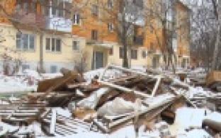 Из окна видят свалку