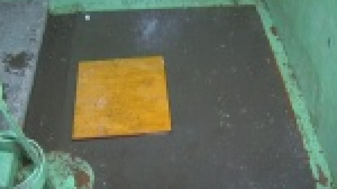 Избавиться от наводнения в подъезде не могут жители одного из домов на улице Ватутина