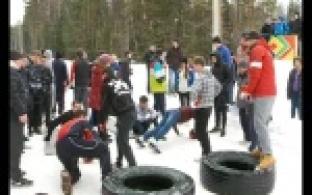 Первоуральские студенты плавают, бегают на лыжах и стреляют по специальным мишеням из спортивных винтовок.