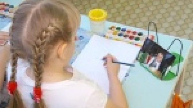 Нарисуй маму и расскажи о ней всему городу