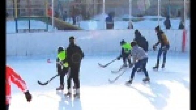 Хоккей с мячом становится все доступнее детворе из ближайших поселков