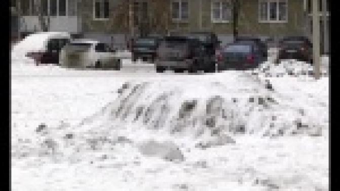 Последствия обильных зимних снегопадов первоуральцы ощутили только сейчас.
