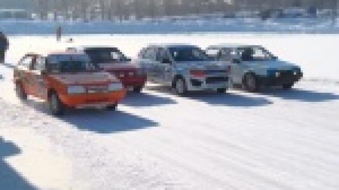 На стадионе "Уральский трубник" прошёл второй этап гонок на льду