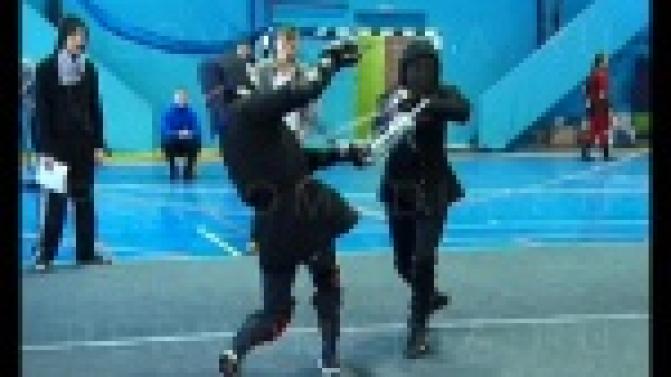 Быстрые уколы, финты, агрессивные выпады и мощные удары.