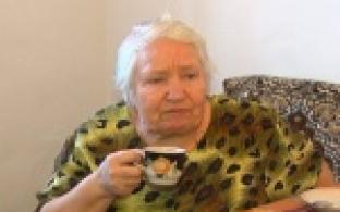 Белые металлурги помогли с ремонтом квартиры ветерану труда