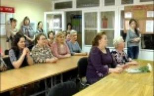 Пока их сыновья отдают долг Родине, сами они получают благодарности за правильное воспитание.