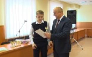 Николай Козлов вручил награды стипендиатам главы городского округа