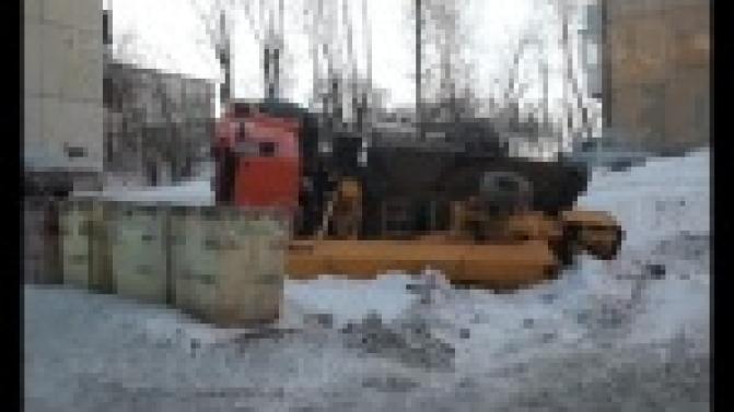 Коммунальная авария стала косвенной причиной аварии дорожной.