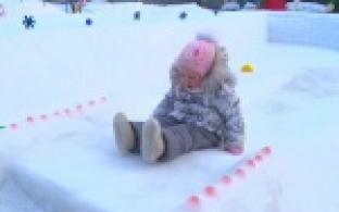 Красоту детских зимних участков оценили в Пероуральске