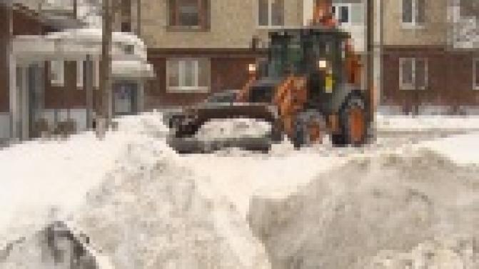 Борьба коммунальных служб со снежной "кашей" продолжается