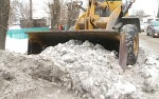 Более 40 тракторов и грейдеров вышли на городские дороги этой ночью