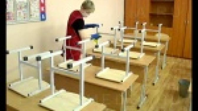 В первоуральских школах приступили к генеральной уборке.