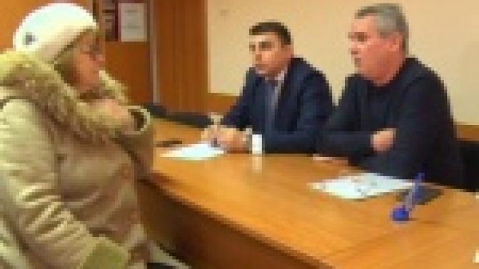 Первоуральцы задали вопросы одному из руководителей областного департамента государственного жилищного и строительного надзора