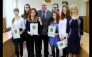 Самым активным школьникам и студентам глава Первоуральска сегодня вручил благодарственные письма