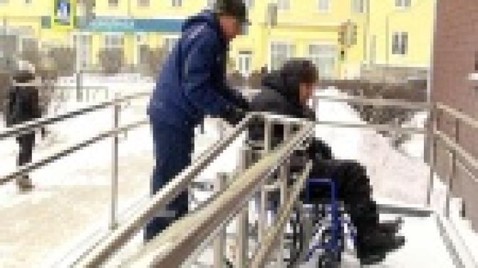 Первоуральцы с ограниченными возможностями могут без проблем попасть в здание городской Администрации