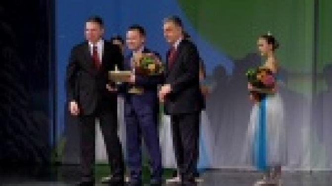 Праздничное меропритяие для сотрудников Новотрубного завода состоялось во дворце Культуры