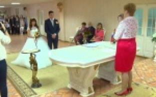 У сотрудников ЗАГСа - профессиональный праздник