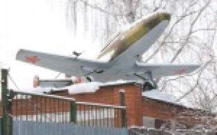 Что связывает поселок Билимбай и столицу Франции?