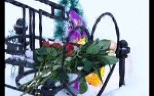 Активисты движения «Взаимопомощь на дорогах» совместно с автоинспекторами почтили память погибших Вадима Белоконя и Павла Щербакова.