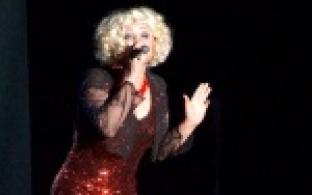 Одним мешали каблуки, других смущали усы