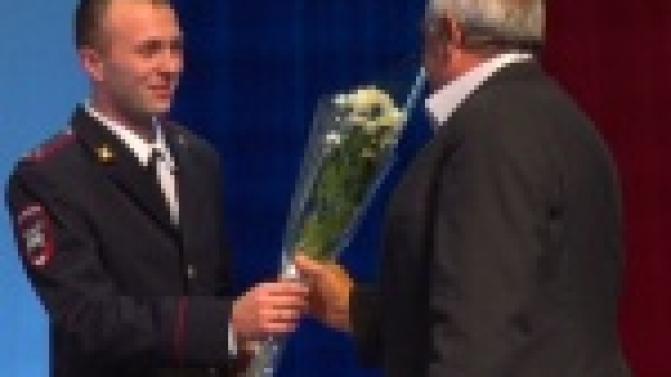 В честь дня сотрудника ОВД горожане устроили концерт