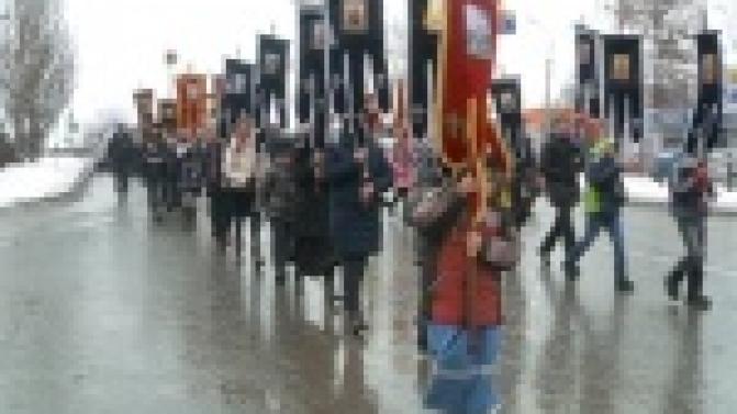 Крестный ход собрал более тысячи первоуральцев