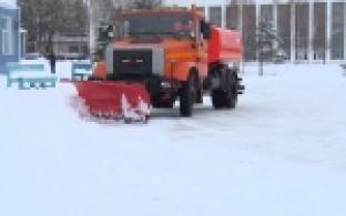 На стадионе "Уральский трубник" заканчивают заливать лед