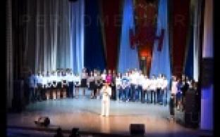 О «белых рекордах» шутили металлурги ПНТЗ на корпоративном фестивале КВН.