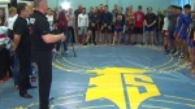 Чемпион мира по профессиональному боксу посетил Первоуральск