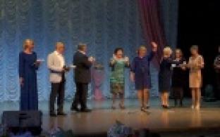 Люди самой доброй, светлой и мудрой профессии принимают сегодня поздравления