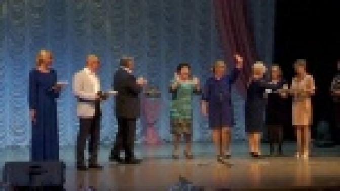 Люди самой доброй, светлой и мудрой профессии принимают сегодня поздравления