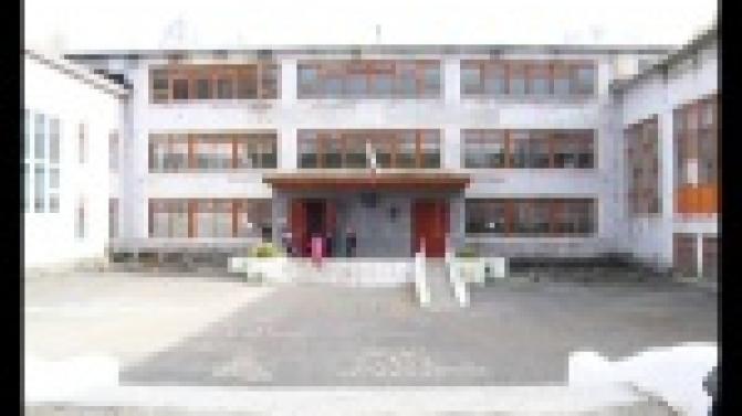 Ученики начальных классов 15-ой школы на несколько месяцев останутся без столовой.