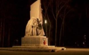 При свете фонарей