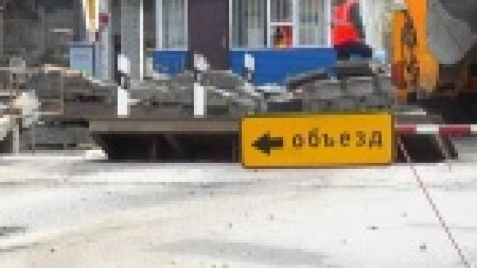 На Первомайском переезде приостановили движение автотранспорта