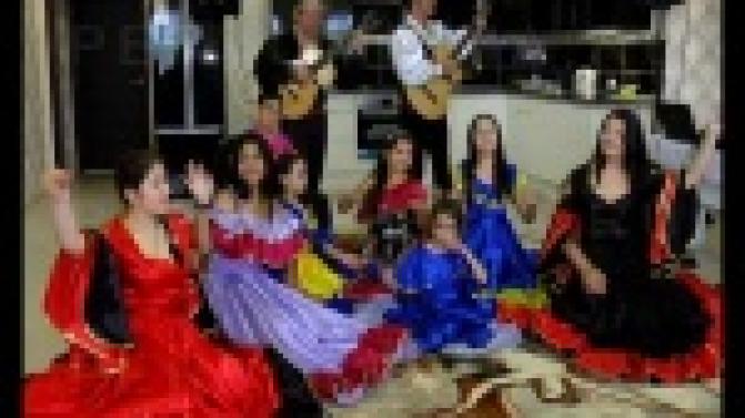 Продемонстрировать "Искусство жить вместе" готов цыганский ансамбль "Джипси Арт".