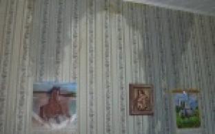 Вода бежит в двух комнатах и коридоре