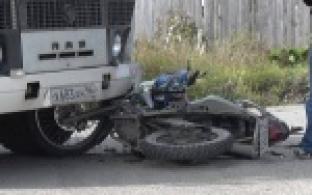 Автобус и мотоцикл столкнулись в Шайтанке