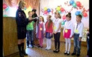 Автоинспекторы Первоуральска напомнили будущим первоклассникам о правилах дорожного движения.
