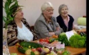 Чудо-морковь, восхитительные цветы и даже виноград.