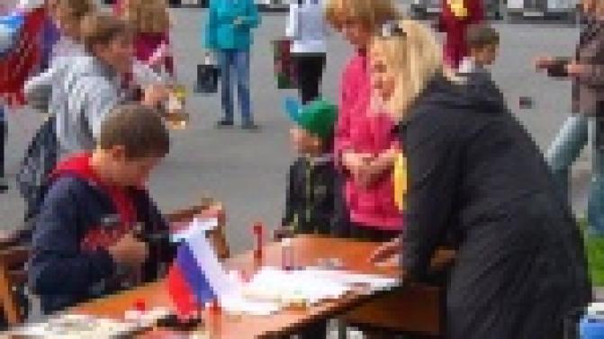 24 года назад над Белым домом впервые был официально поднят трехцветный российский флаг