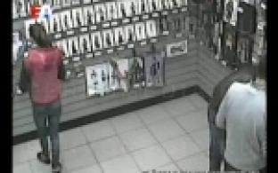 В Первоуральске ограбили секс-шоп.