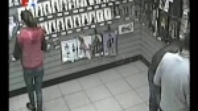 В Первоуральске ограбили секс-шоп.