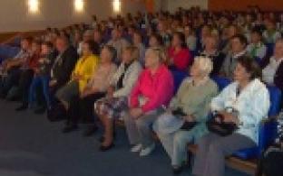 Ребят, отдыхающих в Гагаринском, сегодня навестили ветераны труда Новотрубного завода