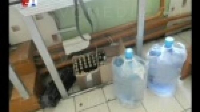 Покупателям предлагали просроченные и испорченные продукты.