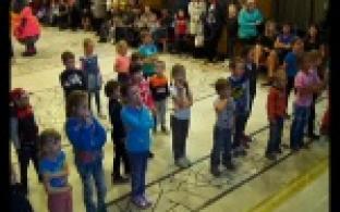 Более четырёхсот юных первоуральцев получат сертификаты на канцелярские товары в подарок