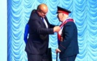 Глава городского округа наградил отличившихся первоуральцев