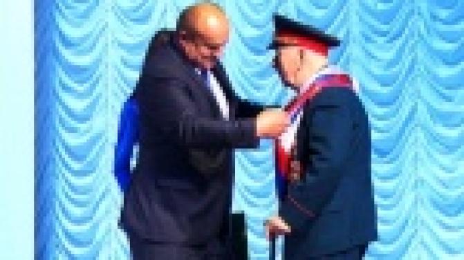 Глава городского округа наградил отличившихся первоуральцев