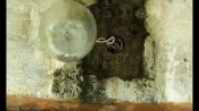 Жители одного из подъездов Первоуральска уже не первый месяц терпят ряд неприятностей.