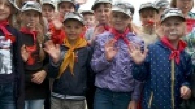 Мальчишки и девчонки вышли в центр города, чтобы подробно рассказать первоуральцам о вреде наркотиков