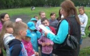 В игре "Зарница" поучавствовали воспитанники лагерей при дворовых клубах